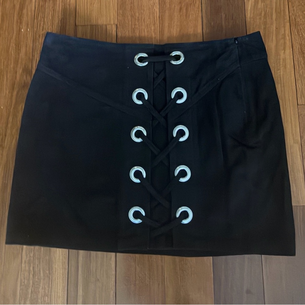 Parker Black Suede Leather Grommet Lace-Up Mini Skirt Sz 6 Excellent Condition